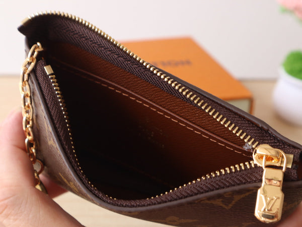 LV Pochette Clés Media 15 cm Tela monogramma marrone GHW