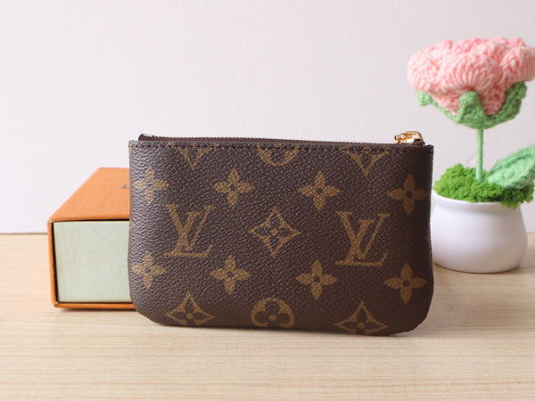 LV Pochette Clés Media 15 cm Tela monogramma marrone GHW