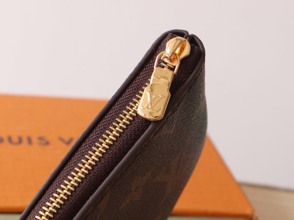 LV Pochette Clés Media 15 cm Tela monogramma marrone GHW