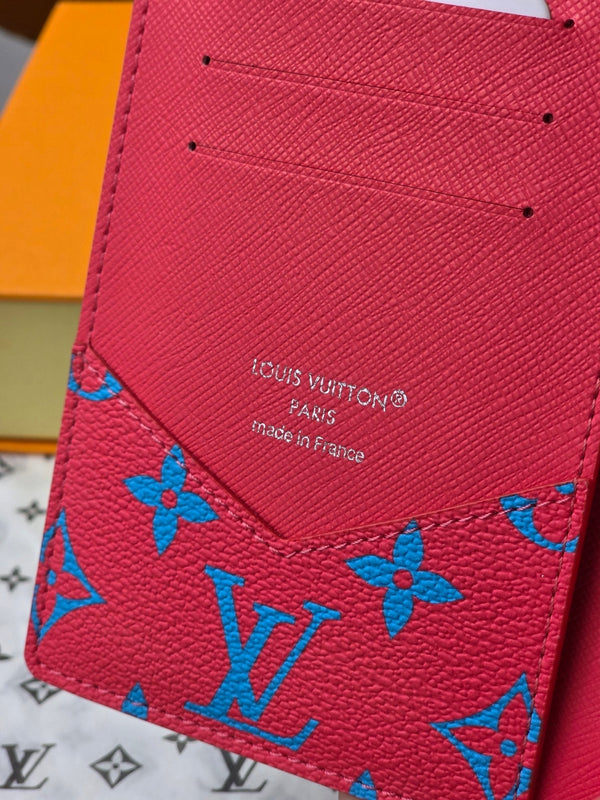 LV M14770 Portapassaporto Monogram Glow Canvas e pelle di mucca blu e rosso