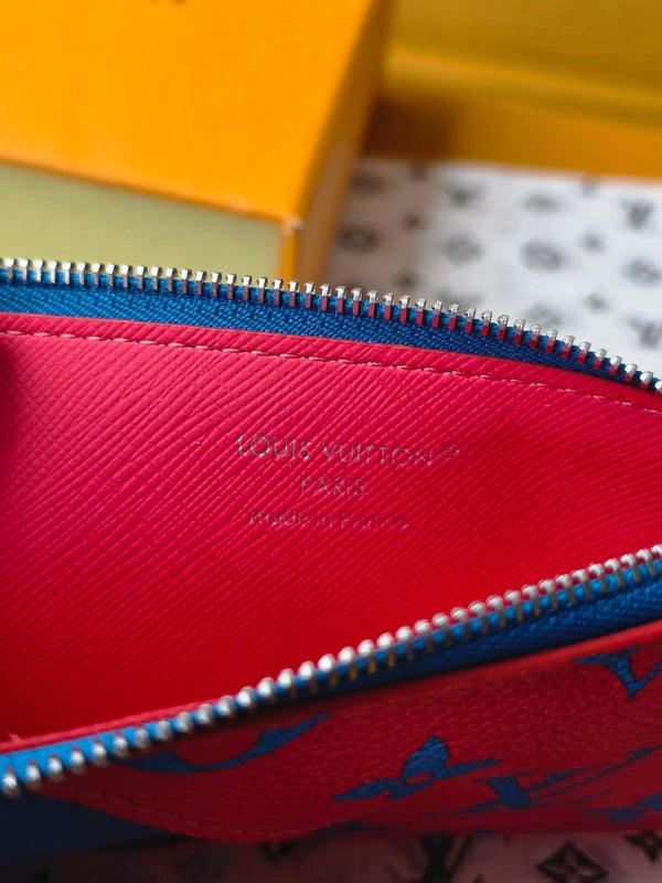 LV M14762 Porta carte e monete in tela monogramma blu e rosso e pelle di mucca
