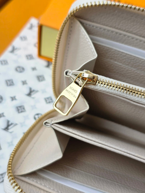 Portafoglio LV M25594 Zippy Dream Beige in pelle di vacchetta goffrata - Light GHW