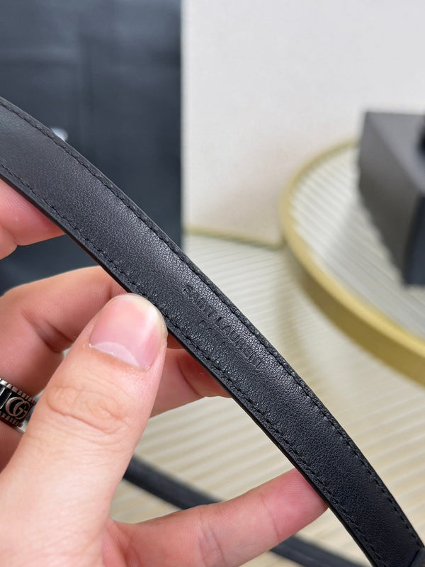 YSL 1.5 Ceinture à Boucle Ovale Argentée Cuir Gaufré Noir 200476