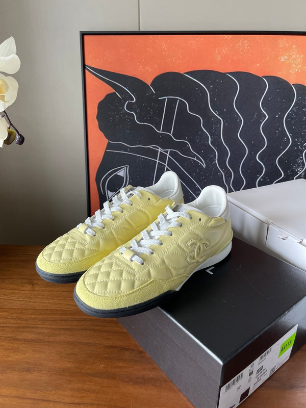 CC Baskets basses 26ss Cuir jaune clair 623162