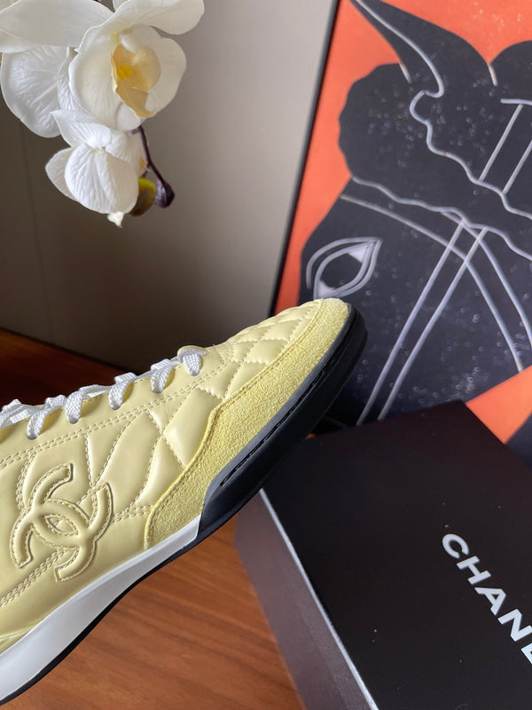 CC Baskets basses 26ss Cuir jaune clair 623162
