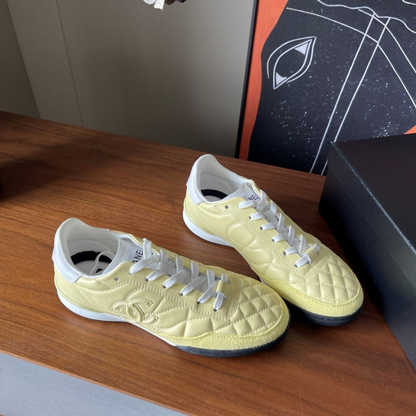 CC Baskets basses 26ss Cuir jaune clair 623162