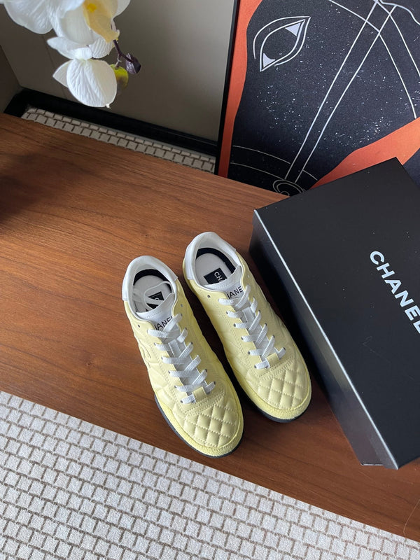 CC Baskets basses 26ss Cuir jaune clair 623162