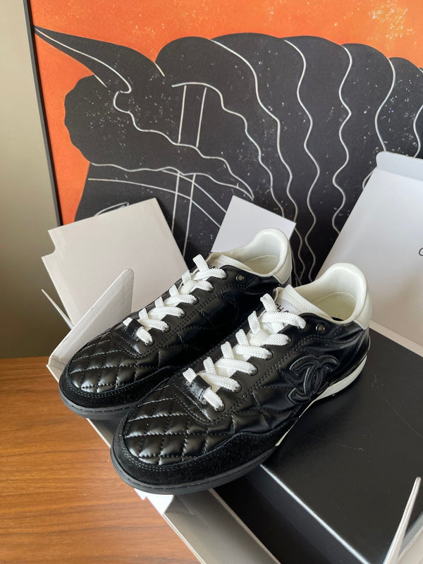 CC 26ss Baskets basses en cuir noir 623159