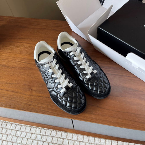 CC 26ss Baskets basses en cuir noir 623159