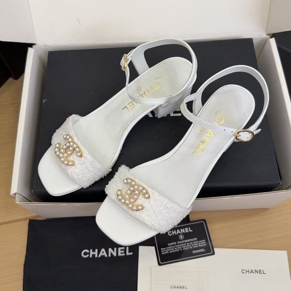 CC 25 Logo With Pearl High Heels 40 Sandals White Tweed And Sheepskin Square Toe 277710