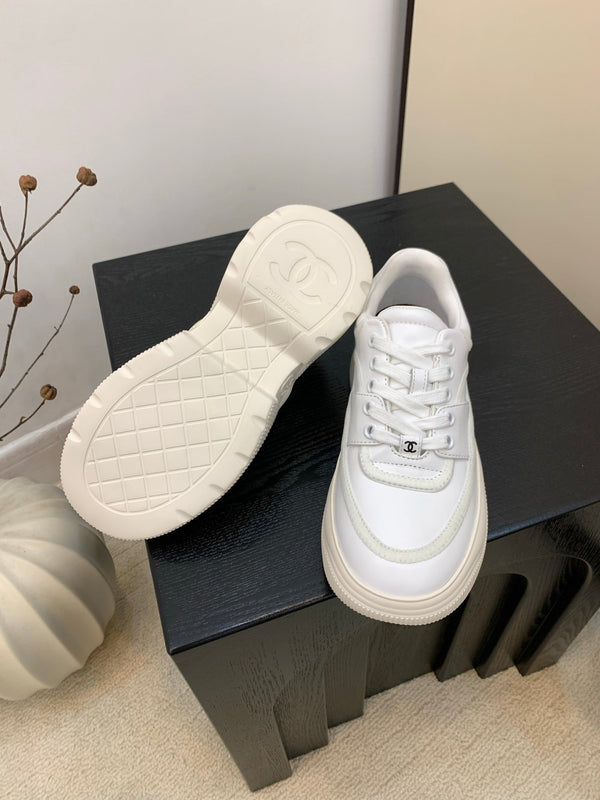 CC Alexander McQueen Sneakers White Mmooth Calfskin 537188