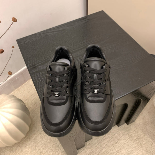 CC Alexander McQueen Sneakers Black Mmooth Calfskin 537189