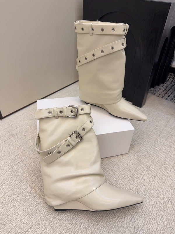 CC 26 Bottine à Boucle en Cuir de Vachette Blanc Cassé 589112