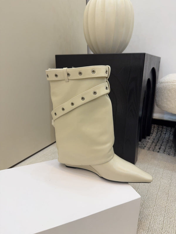 CC 26 Bottine à Boucle en Cuir de Vachette Blanc Cassé 589112