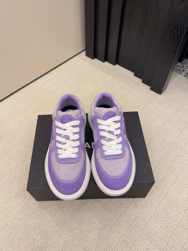 CC 26 Baskets Tissu tweed blanc et mélangé violet et daim 589083