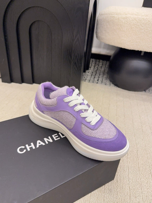 CC 26 Baskets Tissu tweed blanc et mélangé violet et daim 589083