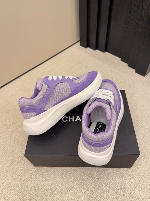 CC 26 Baskets Tissu tweed blanc et mélangé violet et daim 589083