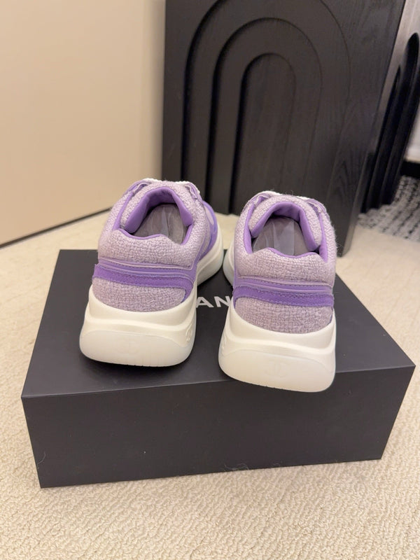 CC 26 Baskets Tissu tweed blanc et mélangé violet et daim 589083