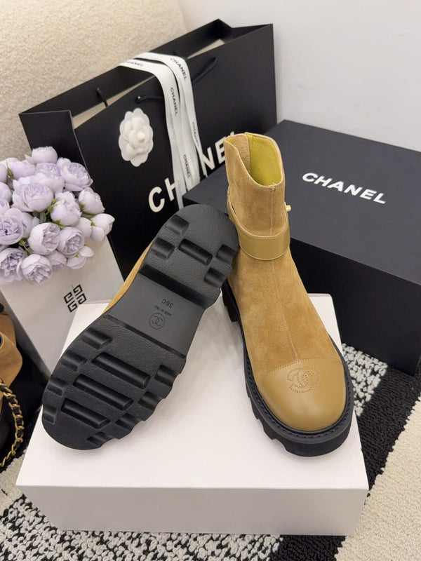 Botte CC 26 avec semelle crantée en cuir suédé marron noir 588679