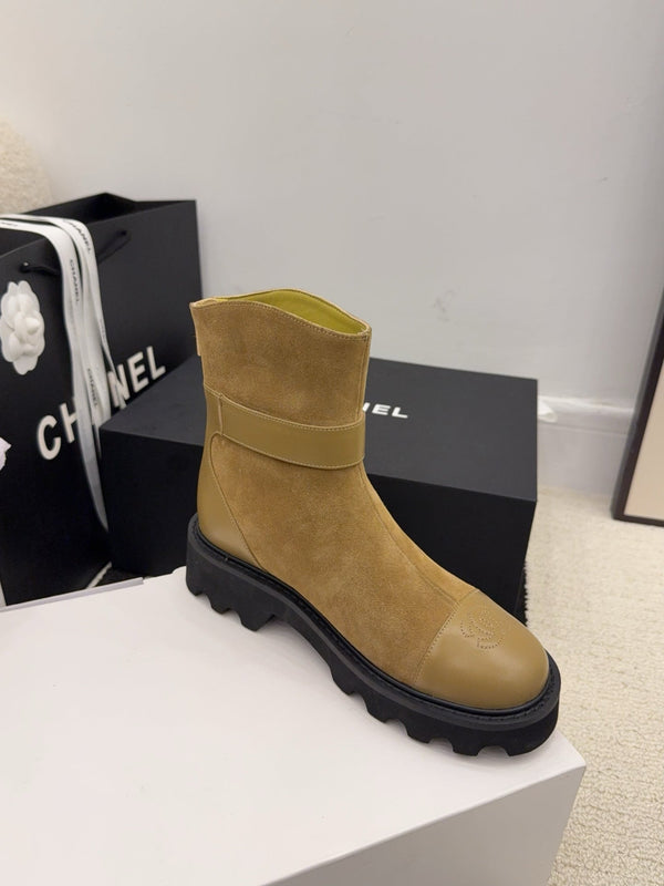 Botte CC 26 avec semelle crantée en cuir suédé marron noir 588679
