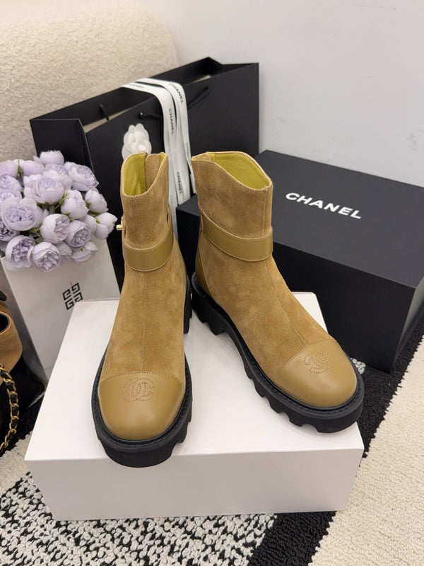Botte CC 26 avec semelle crantée en cuir suédé marron noir 588679