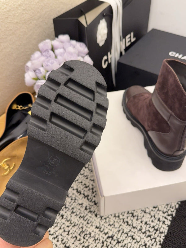 Bottes CC 26 avec semelle crantée en cuir suédé marron chocolat et noir 588680