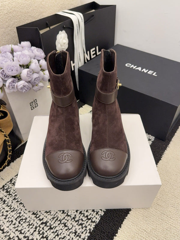 Bottes CC 26 avec semelle crantée en cuir suédé marron chocolat et noir 588680