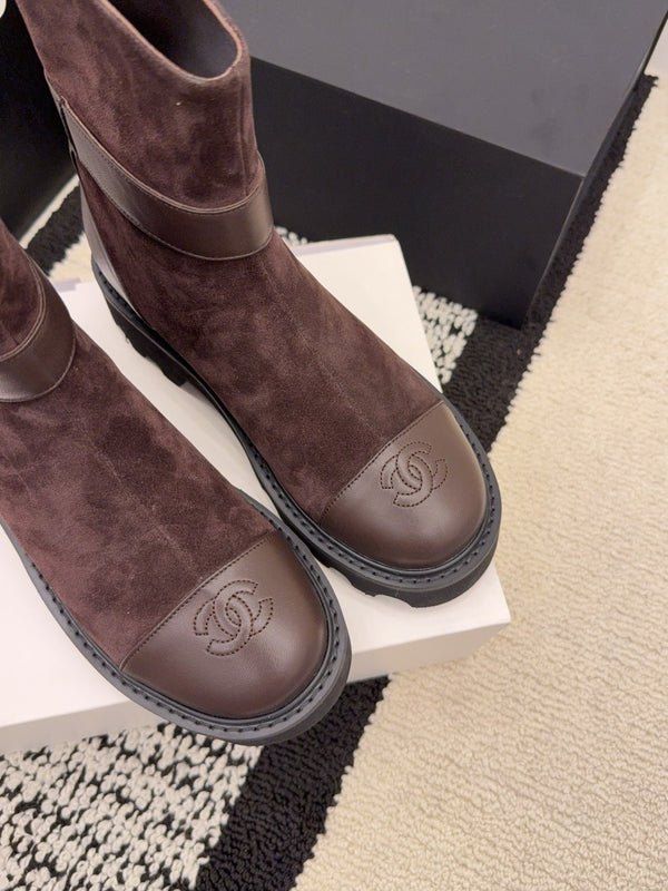 Bottes CC 26 avec semelle crantée en cuir suédé marron chocolat et noir 588680