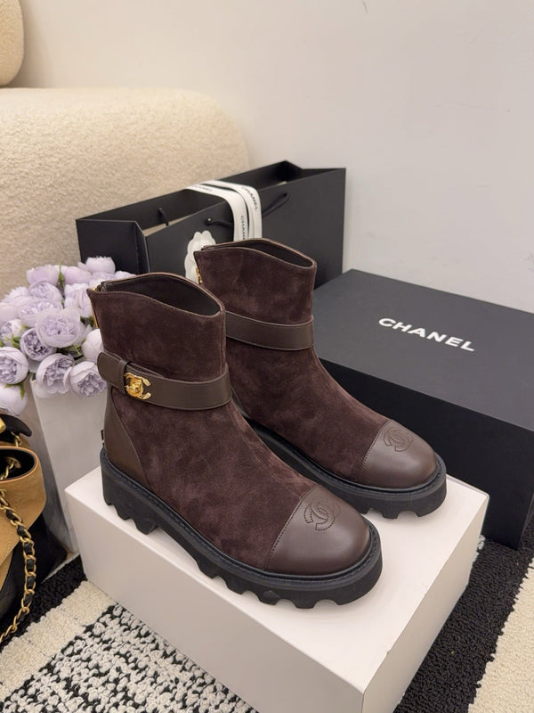 Bottes CC 26 avec semelle crantée en cuir suédé marron chocolat et noir 588680