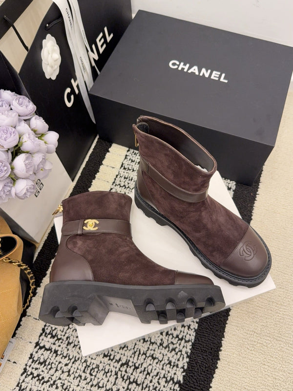 Bottes CC 26 avec semelle crantée en cuir suédé marron chocolat et noir 588680