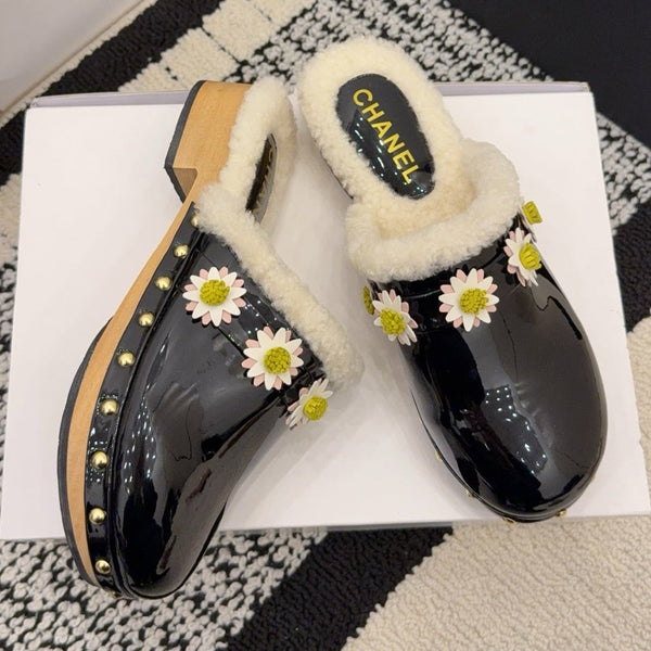 CC 26 Chaussons doublés en peau de mouton Daisy Cuir verni noir 588695