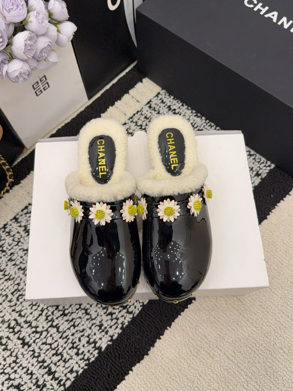 CC 26 Chaussons doublés en peau de mouton Daisy Cuir verni noir 588695