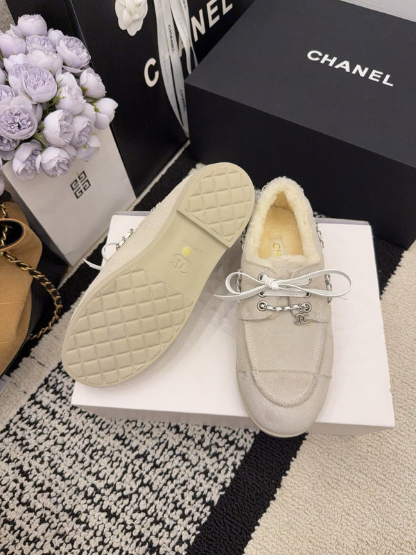 CC 26 Mocassin en Peau Lainée Beige Blanc Daim Laine 588710
