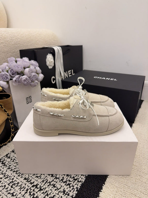 CC 26 Mocassin en Peau Lainée Beige Blanc Daim Laine 588710