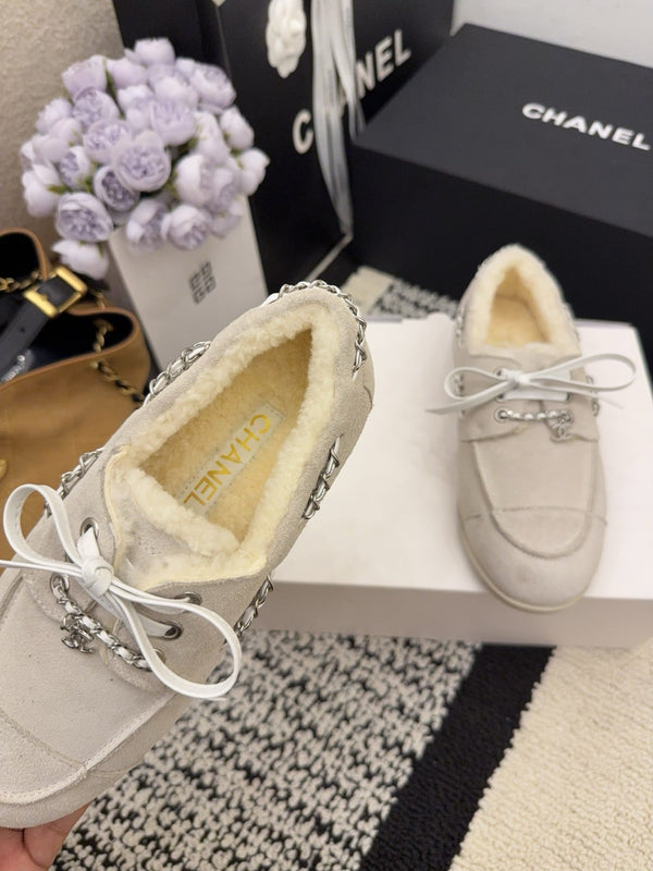 CC 26 Mocassin en Peau Lainée Beige Blanc Daim Laine 588710
