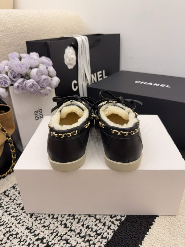 CC 26 Mocassin en Peau Retournée Noir Blanc Cuir Laine 588714