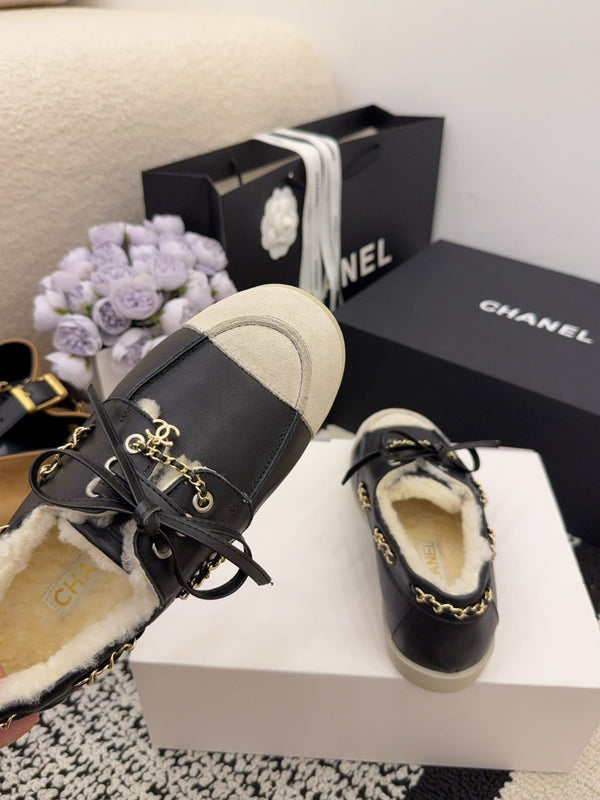 CC 26 Mocassin en Peau Retournée Noir Blanc Cuir Laine 588714