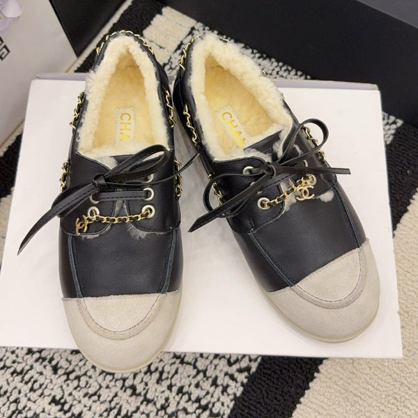 CC 26 Mocassin en Peau Retournée Noir Blanc Cuir Laine 588714