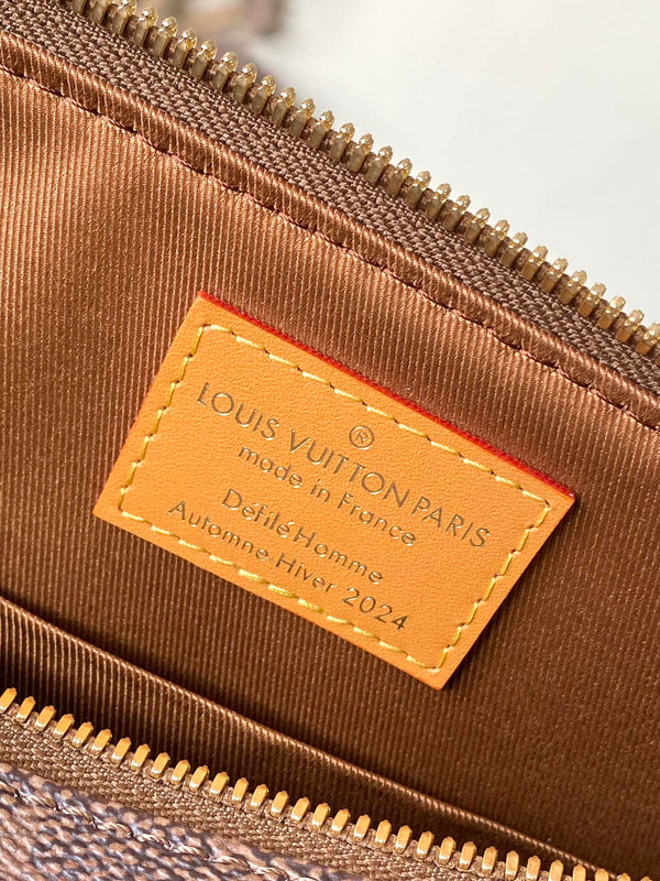 POCHETTE ACCESSORIO XL 28 IN TELA MONOGRAM DUST MARRONE