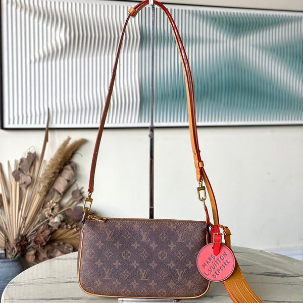 POCHETTE ACCESSORIO XL 28 IN TELA MONOGRAM DUST MARRONE