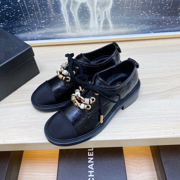 SCARPE CC COMBAT OXFORD IN PELLE DI VITELLO NERA RUGOSA E GROSGRAIN CON PERLA FINTA