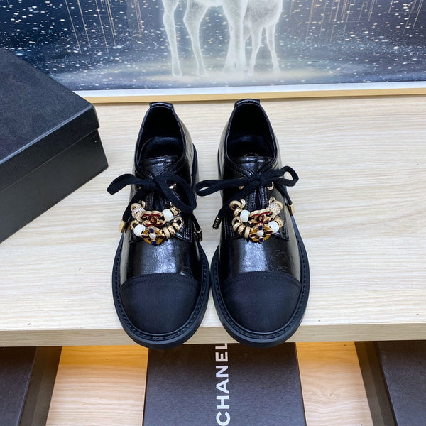 SCARPE CC COMBAT OXFORD IN PELLE DI VITELLO NERA RUGOSA E GROSGRAIN CON PERLA FINTA