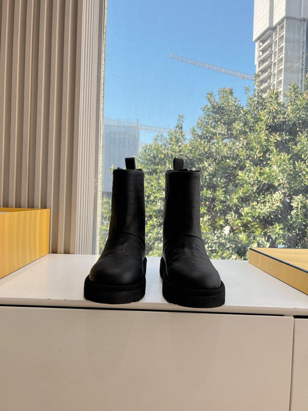 Fendi Apres Chic with FF chamois Boots Black Cowhide 475230
