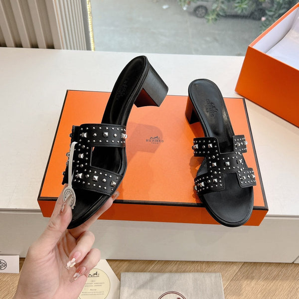 HM 25C Oasis sandal Black Leather with Studs 202838