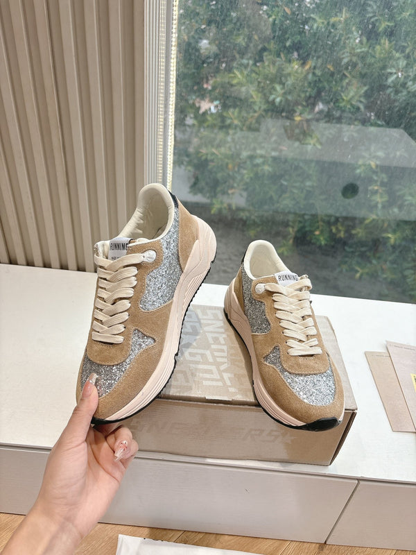 SNEAKERS CON SUOLA DA RUNNING IN GLITTER ARGENTO E PECAN PIE IN CAMOSCIO NERO CON STELLA IN PELLE DI VITELLO