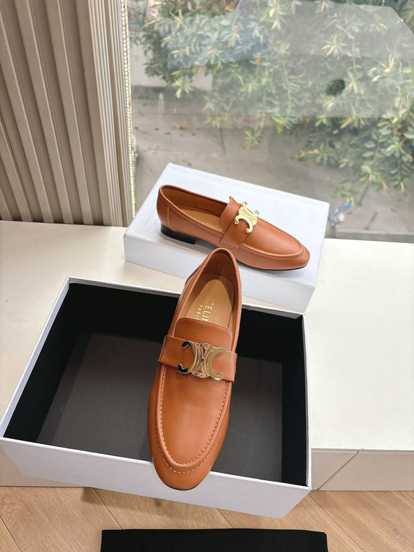 Mocassini CELINE Buckle Triomphe in pelle dorata