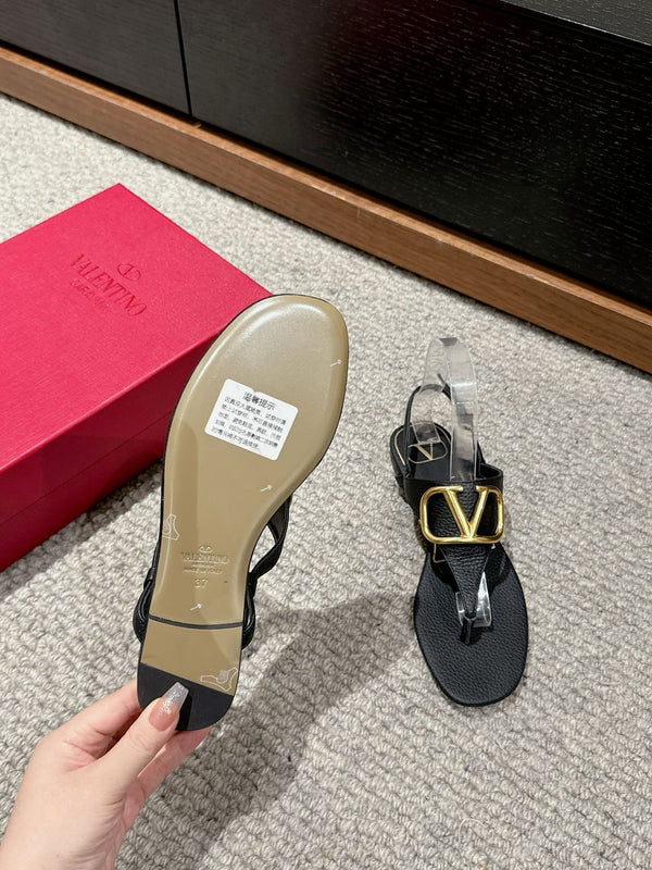 THONG SANDAL IN BLACK CALFSKIN WITH GOLD LOGO