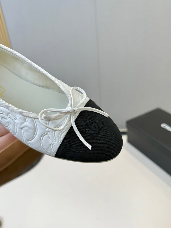 CC 25ss Métiers d’art Ballet Flats 10mm Black White Fabric Grosgrain 417039