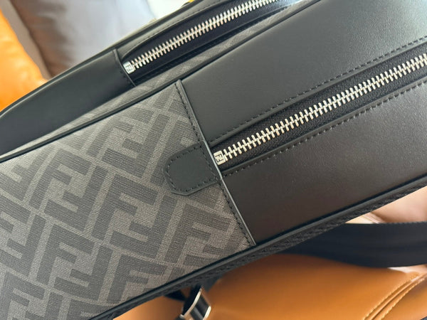 ZAINO FENDI 44 MINI IN TESSUTO JACQUARD MONOGRAM NERO E PELLE DI VITELLO