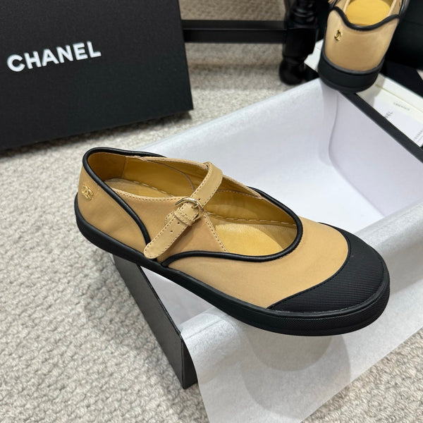CC 26s Coco Beach Mary Janes Beige Black Fibers Rubber 767081